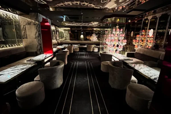 新宿ビゼ店内画像１