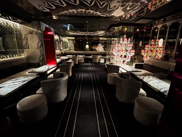 新宿ビゼ店内画像１