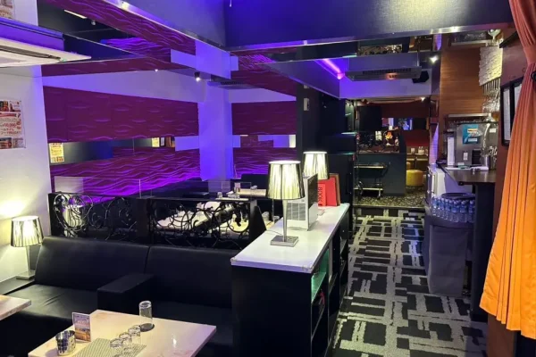 小鳥遊店内画像