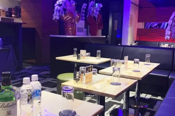 小鳥遊店内画像