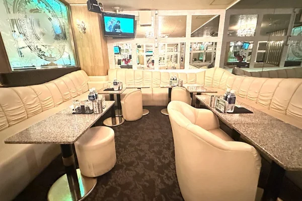 川崎ピアノ店内画像
