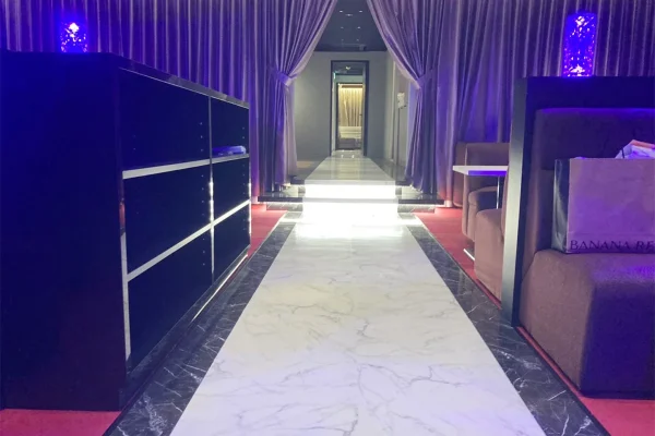 ランウェイ店内画像