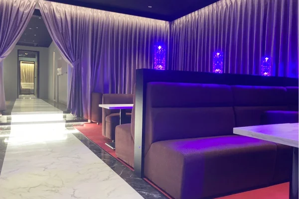 ランウェイ店内画像