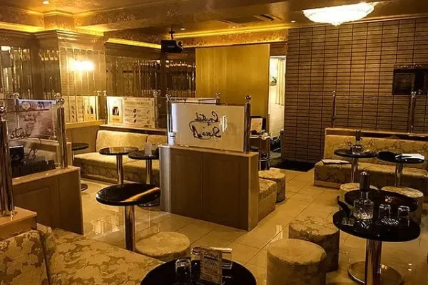クリスタルシューズ店内画像